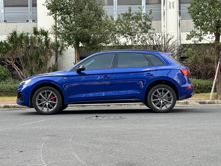 Фото 2 - Audi Q5L