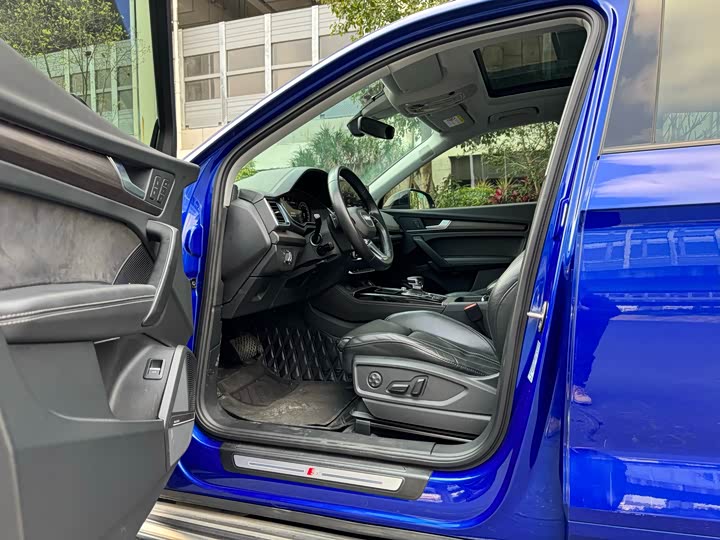 Фото 8 - Audi Q5L