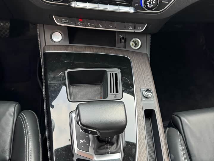 Фото 9 - Audi Q5L