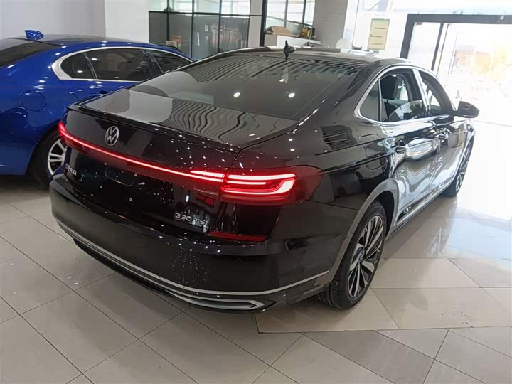 Фото 7 - Volkswagen Passat