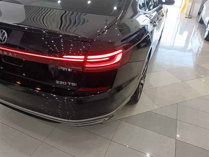 Фото 8 - Volkswagen Passat