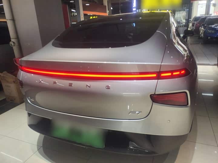 Фото 6 - XPeng P7