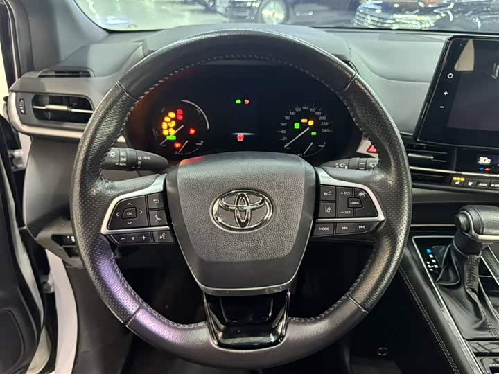 Фото 4 - Toyota Sienna