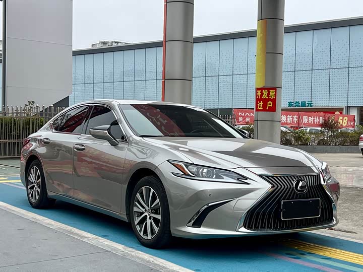 Фото 3 - Lexus ES