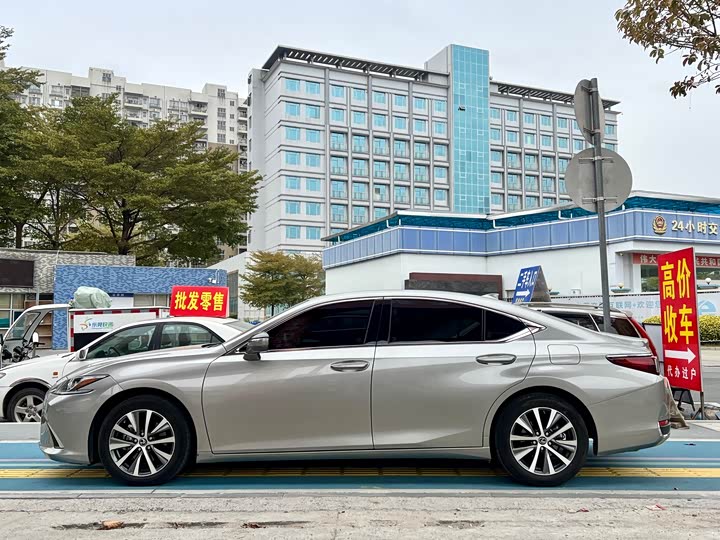 Фото 4 - Lexus ES