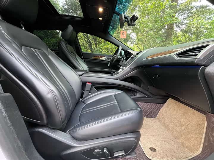 Фото 9 - Lincoln MKZ