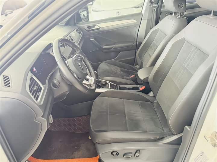 Фото 7 - Volkswagen T-Roc