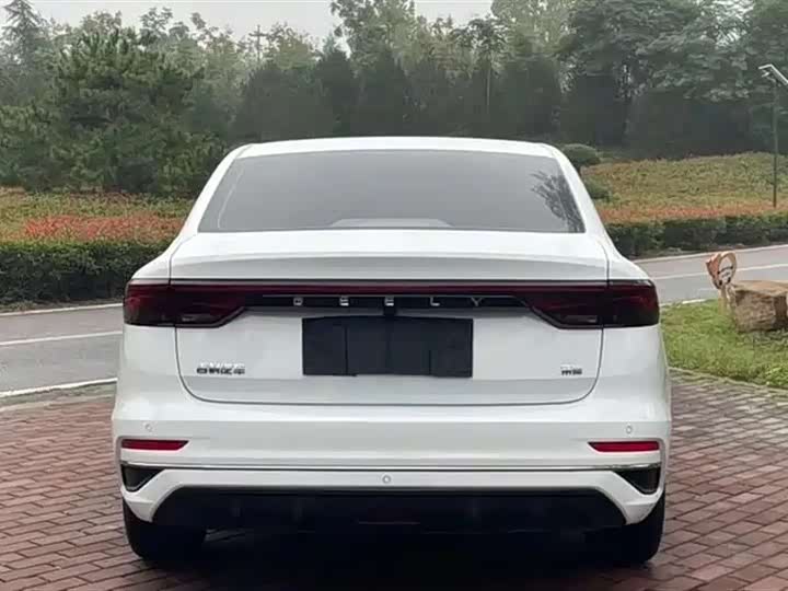 Фото 8 - Geely Emgrand