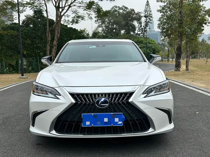 Фото 2 - Lexus ES