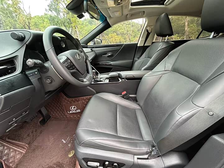 Фото 4 - Lexus ES