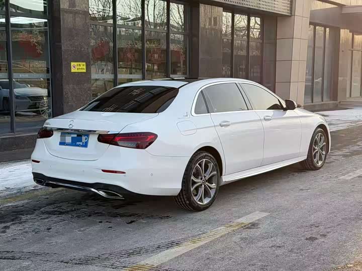 Photo 4 - Mercedes-Benz E-Class