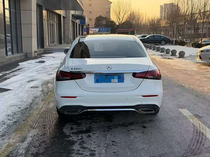 Photo 5 - Mercedes-Benz E-Class