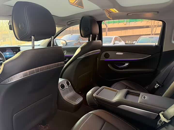 Photo 7 - Mercedes-Benz E-Class