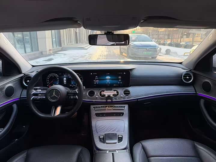 Photo 8 - Mercedes-Benz E-Class