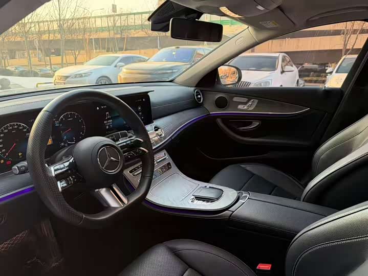 Photo 9 - Mercedes-Benz E-Class
