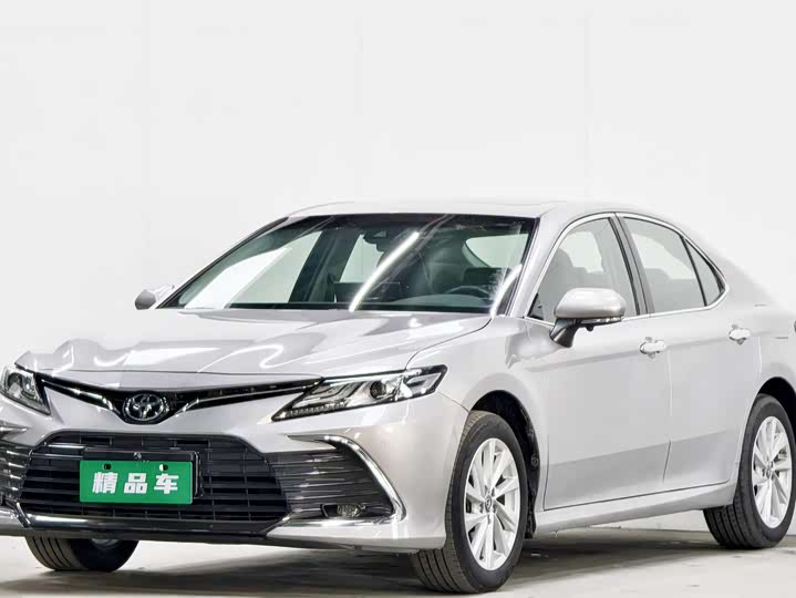 Фото 1 - Toyota Camry