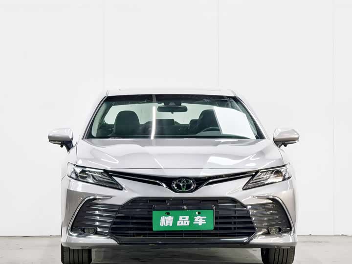 Фото 2 - Toyota Camry