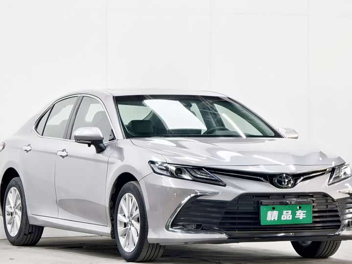 Фото 3 - Toyota Camry