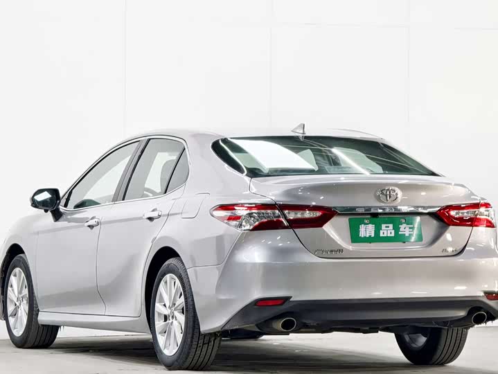 Фото 4 - Toyota Camry