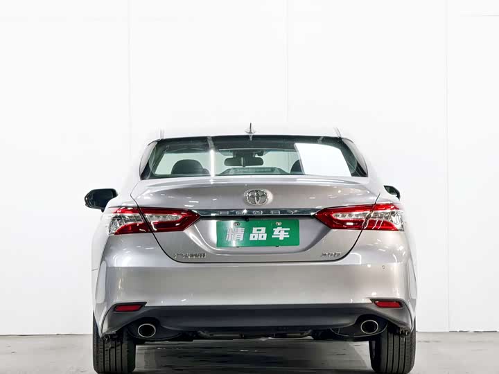 Фото 5 - Toyota Camry