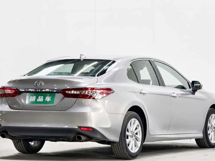 Фото 6 - Toyota Camry