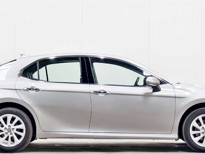 Фото 7 - Toyota Camry