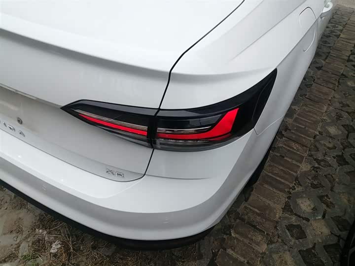 Фото 8 - Volkswagen Lavida