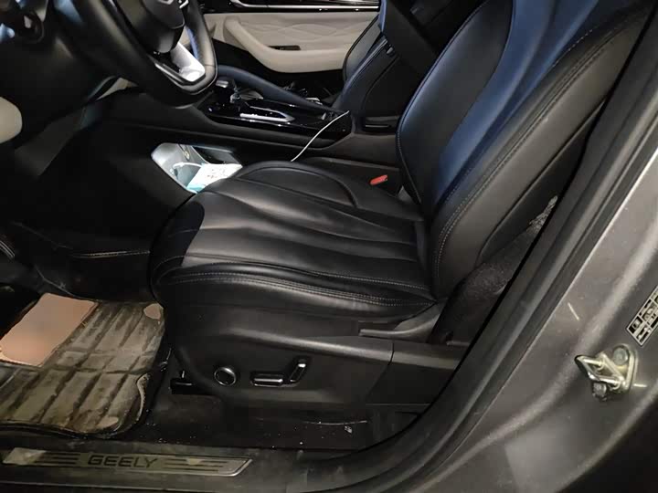 Фото 8 - Geely Monjaro