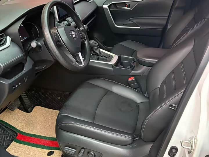 Фото 2 - Toyota RAV4