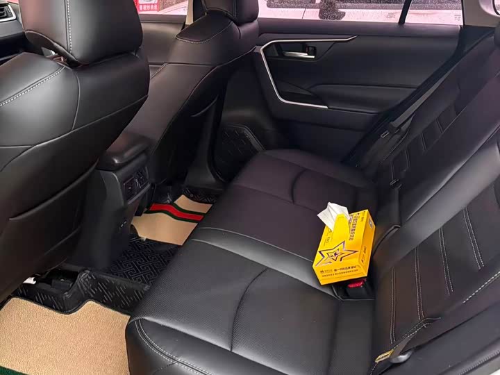 Фото 3 - Toyota RAV4