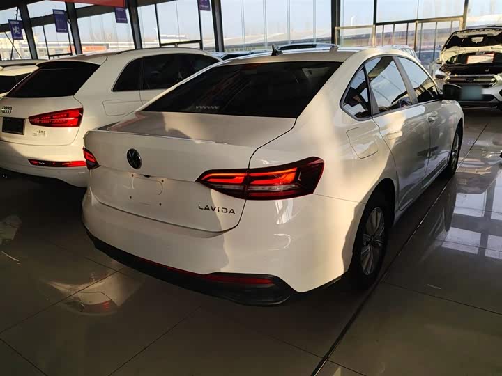 Фото 7 - Volkswagen Lavida