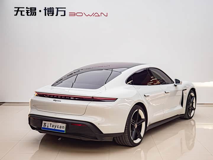 Фото 4 - Porsche Taycan