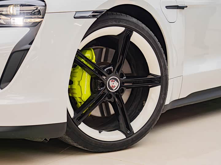 Фото 6 - Porsche Taycan