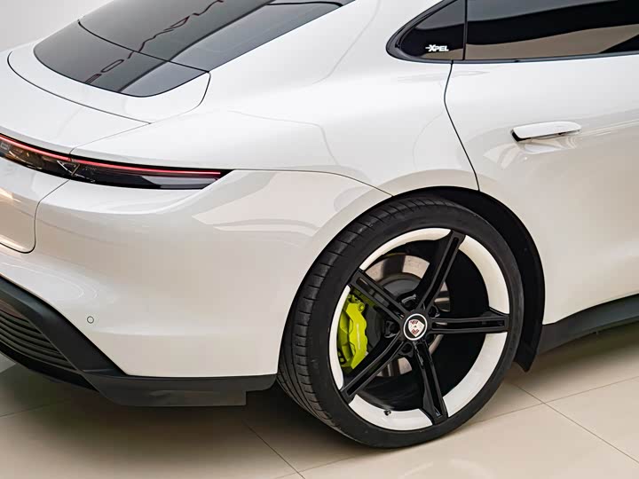 Фото 8 - Porsche Taycan