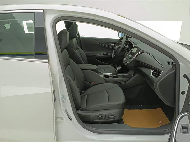 Фото 8 - Chevrolet Malibu XL