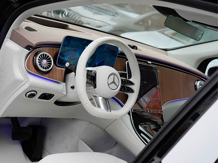 Фото 8 - Mercedes-Benz EQE SUV