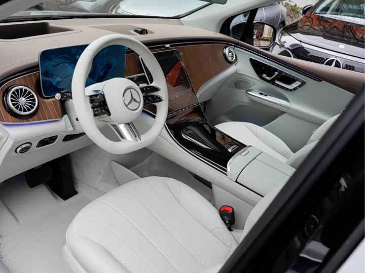 Фото 9 - Mercedes-Benz EQE SUV