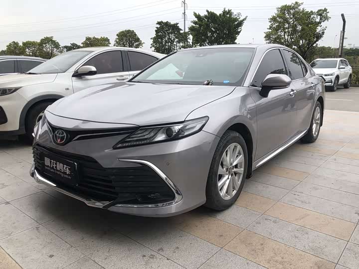 Фото 1 - Toyota Camry