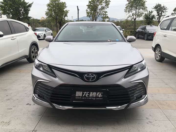 Фото 2 - Toyota Camry