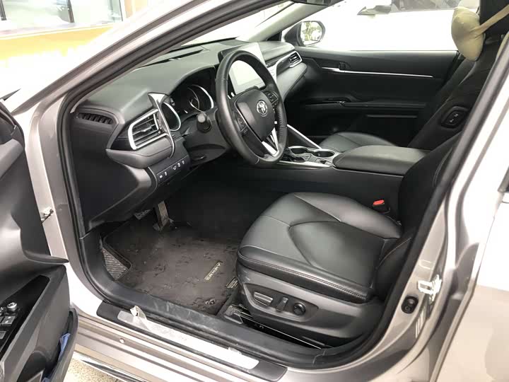 Фото 5 - Toyota Camry