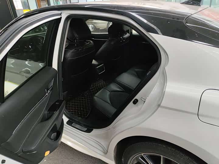 Фото 5 - Toyota Camry