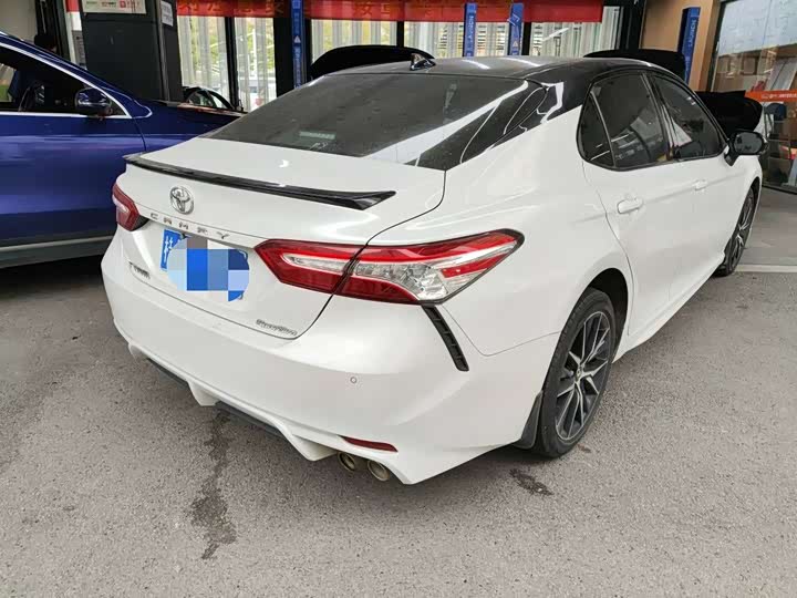 Фото 6 - Toyota Camry
