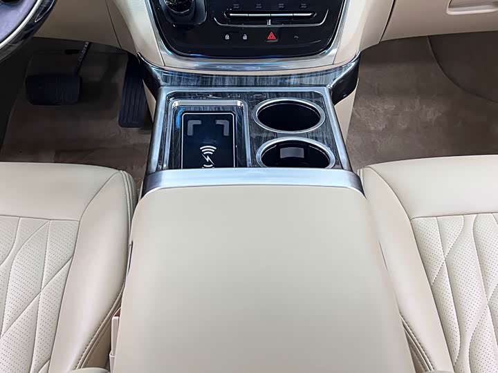 Фото 9 - Buick GL8 ES