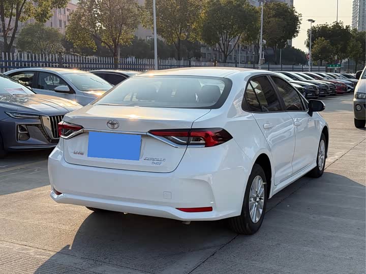 Фото 4 - Toyota Corolla