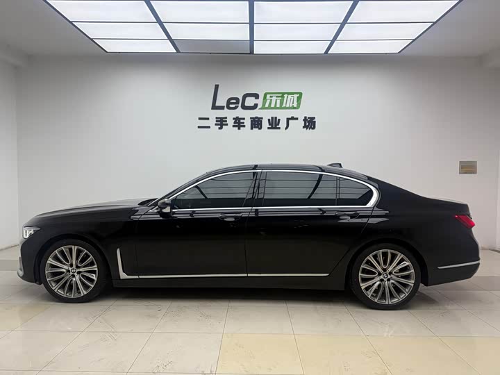 Фото 3 - BMW 7 Series