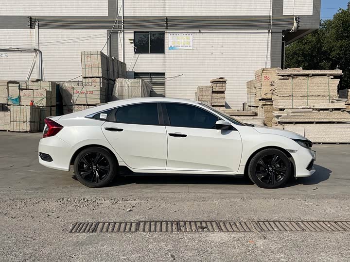 Фото 4 - Honda Civic