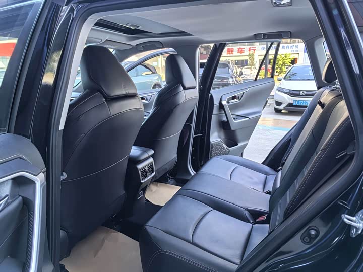 Фото 7 - Toyota Wildlander