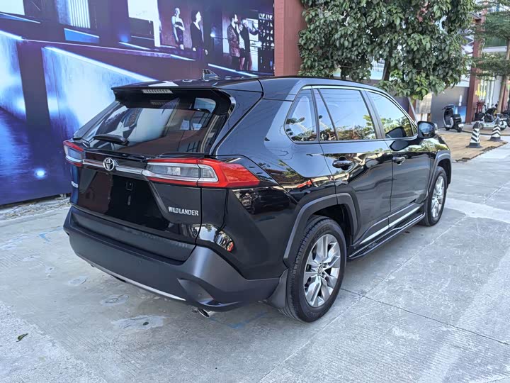 Фото 8 - Toyota Wildlander