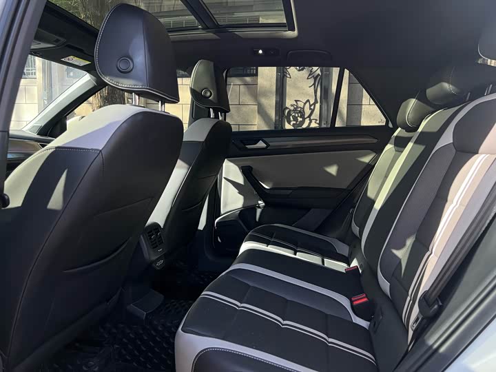 Фото 3 - Volkswagen T-Roc