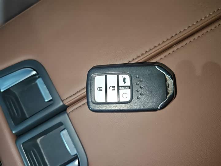 Фото 9 - Honda UR-V